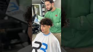 Jour 45 pour que tu trouves la coupe qu’il te faut ???? #barberdesign #fade #barbershop #hairstyle