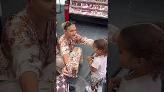 Ma fille de 3ans choisit mon makeup
