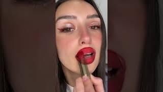 On se maquille avec un filtre pour rendre les lèvres pulpeuses ????